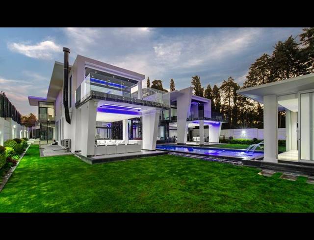 9 BEDROOM HOUSE FOR SALE IN BRYANSTON